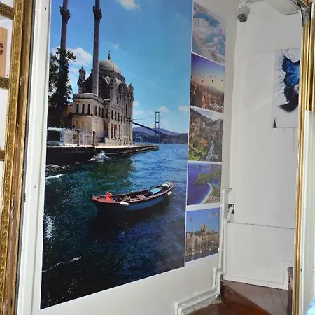 Reyna Apartmanhotel *